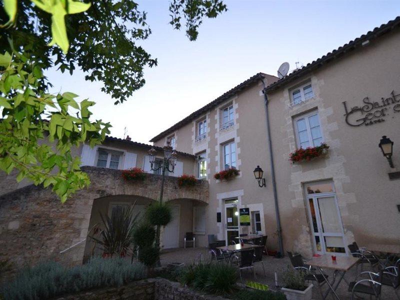 Logis Hotel Le Saint Georges Vivonne Bagian luar foto