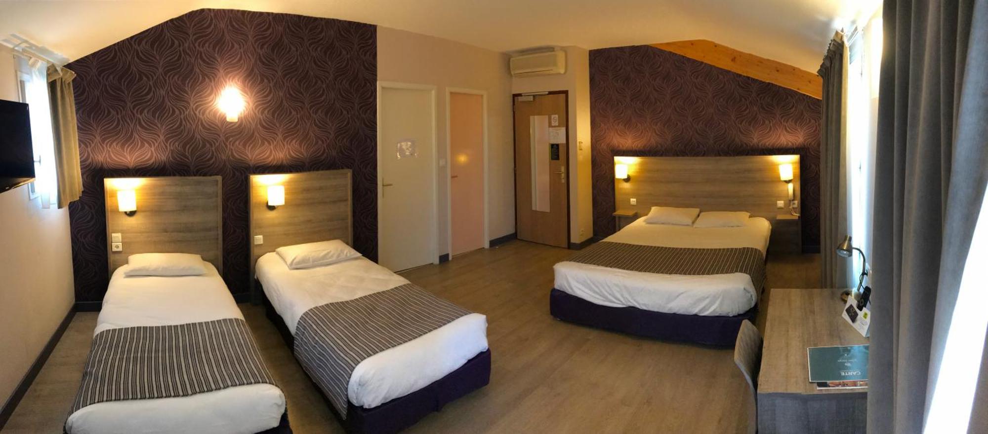 Logis Hotel Le Saint Georges Vivonne Bagian luar foto