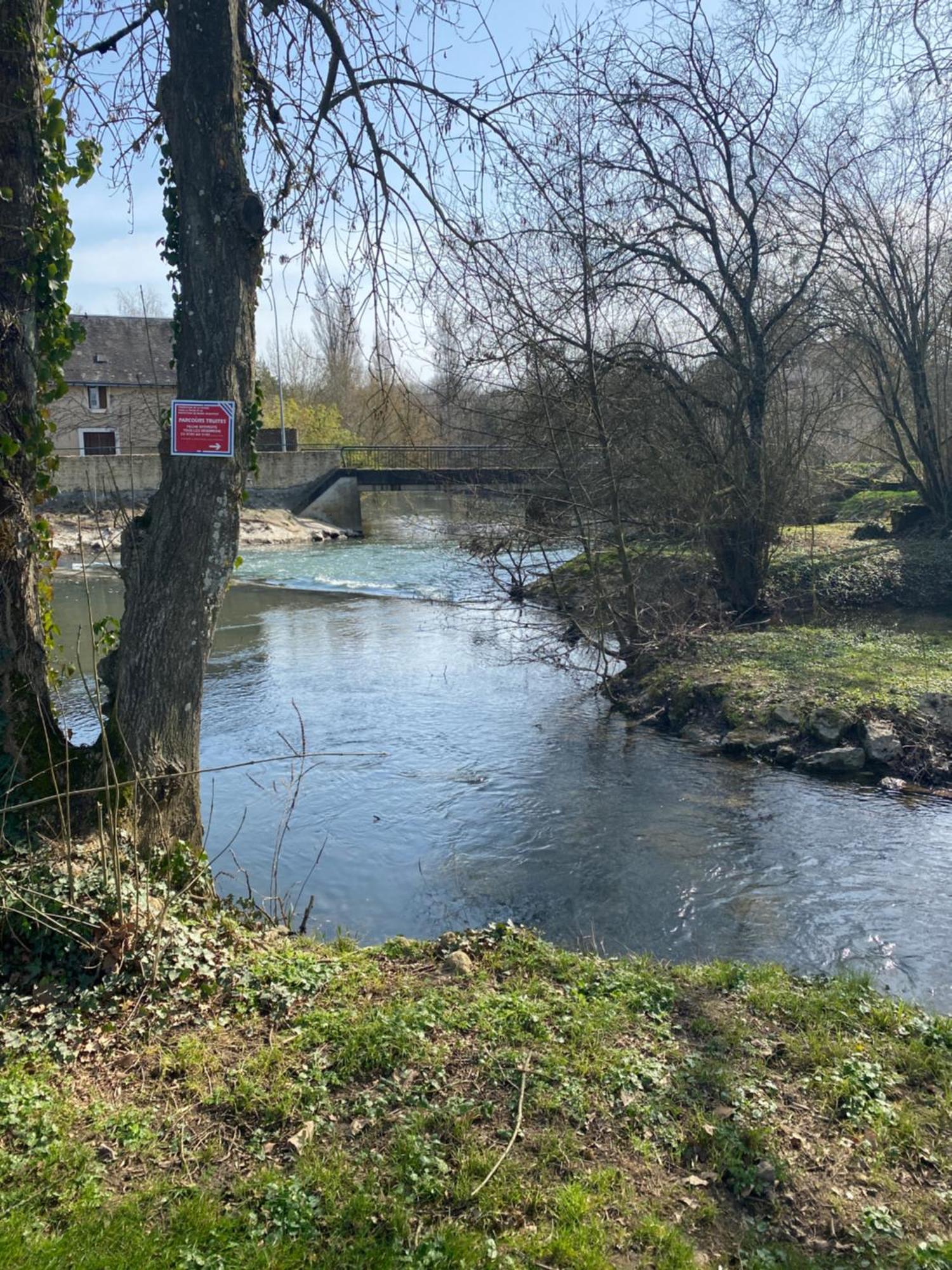 Logis Hotel Le Saint Georges Vivonne Bagian luar foto