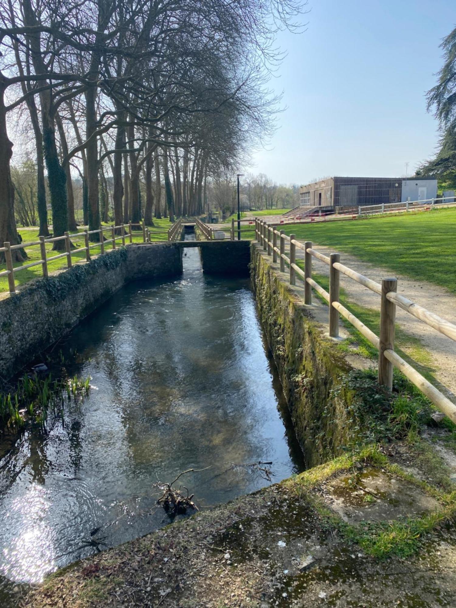 Logis Hotel Le Saint Georges Vivonne Bagian luar foto