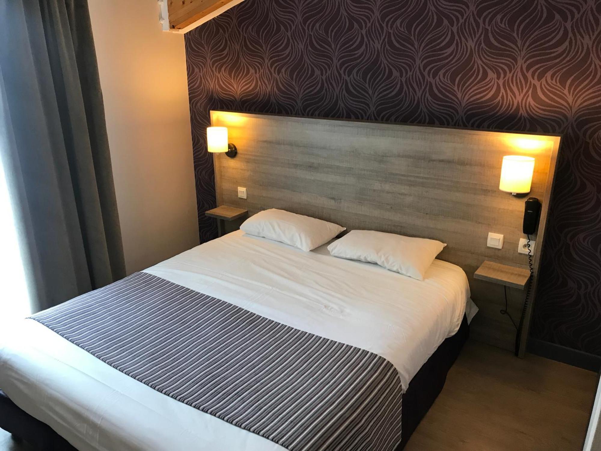 Logis Hotel Le Saint Georges Vivonne Bagian luar foto