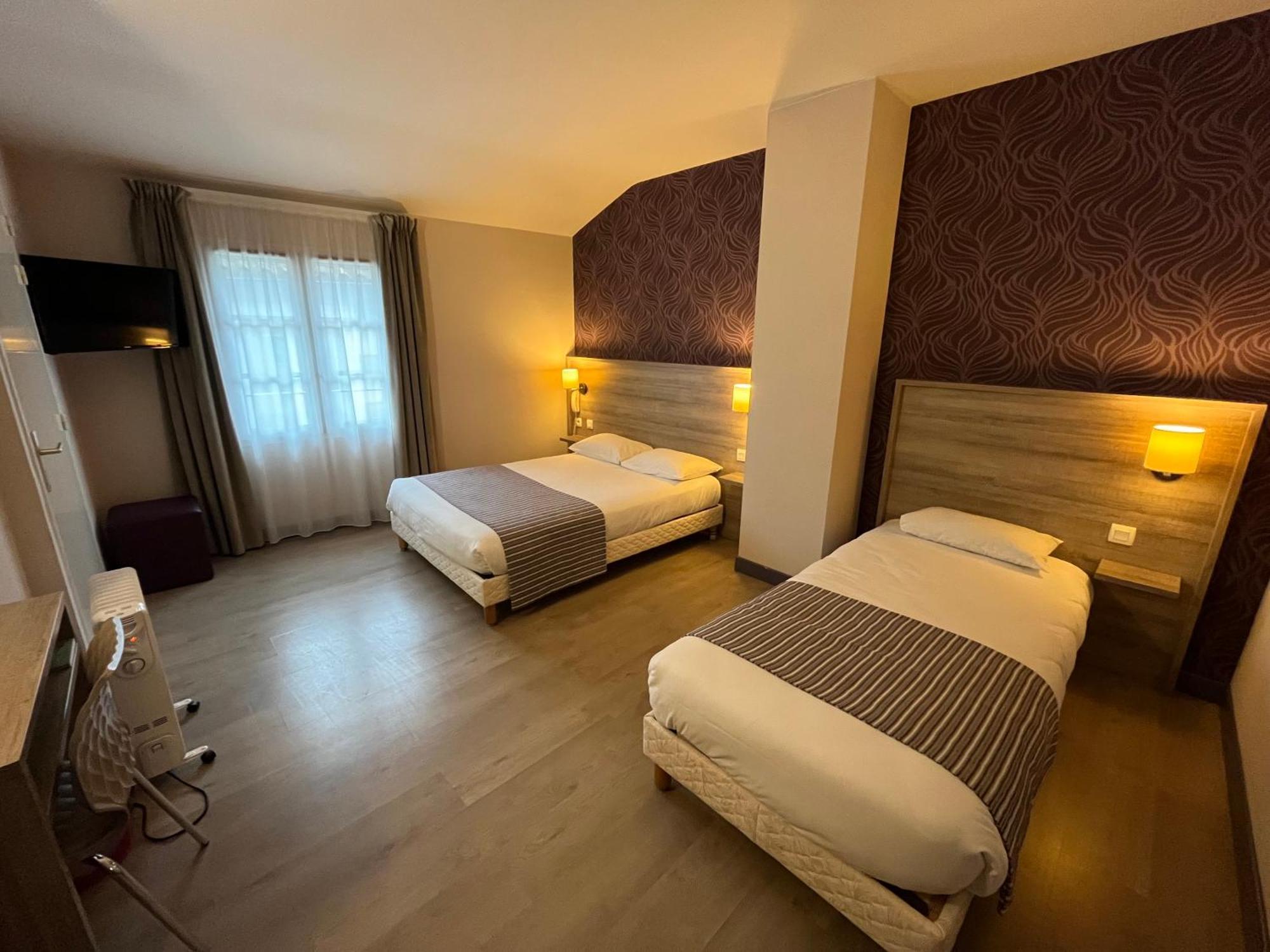 Logis Hotel Le Saint Georges Vivonne Bagian luar foto
