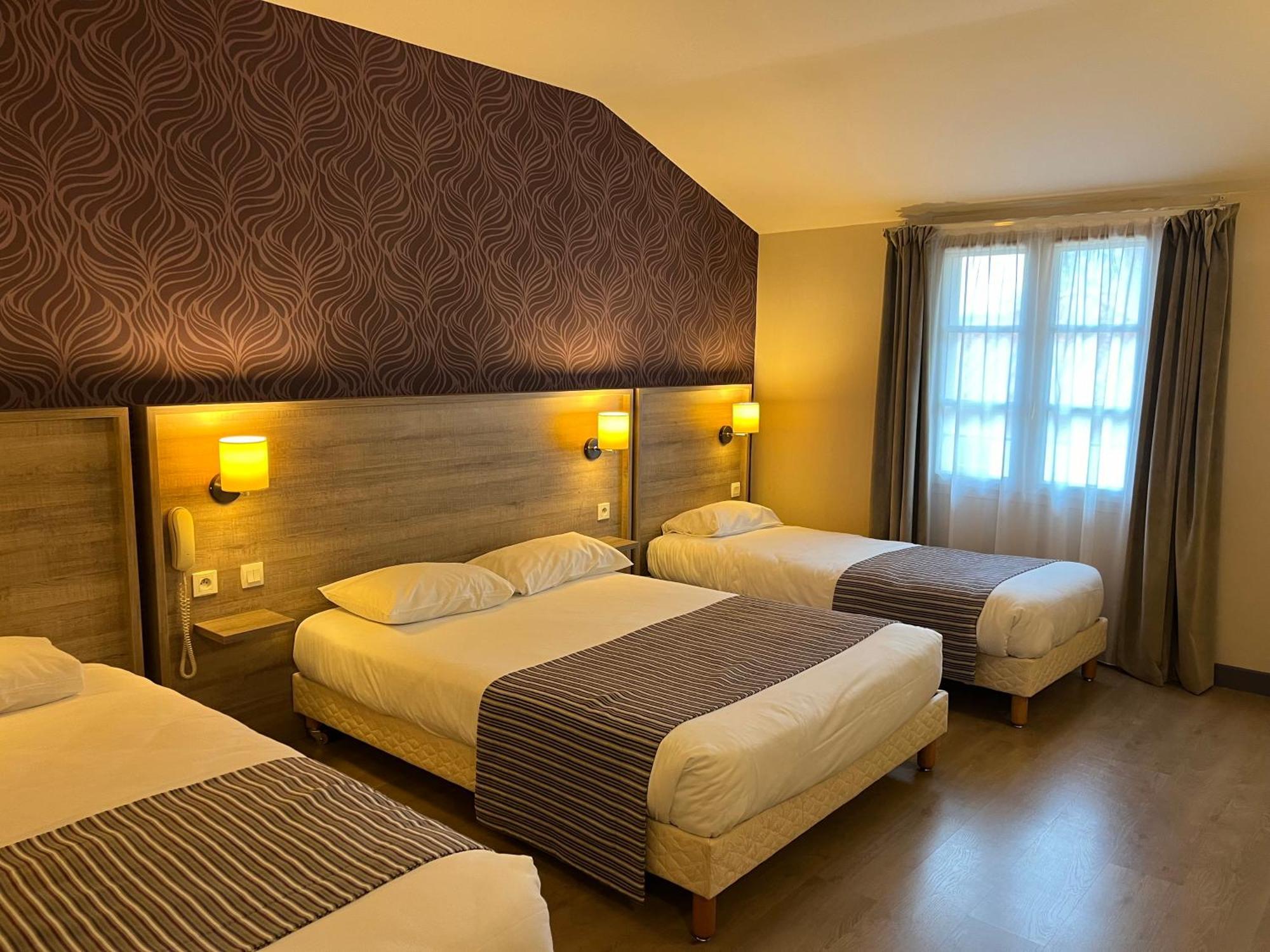 Logis Hotel Le Saint Georges Vivonne Bagian luar foto