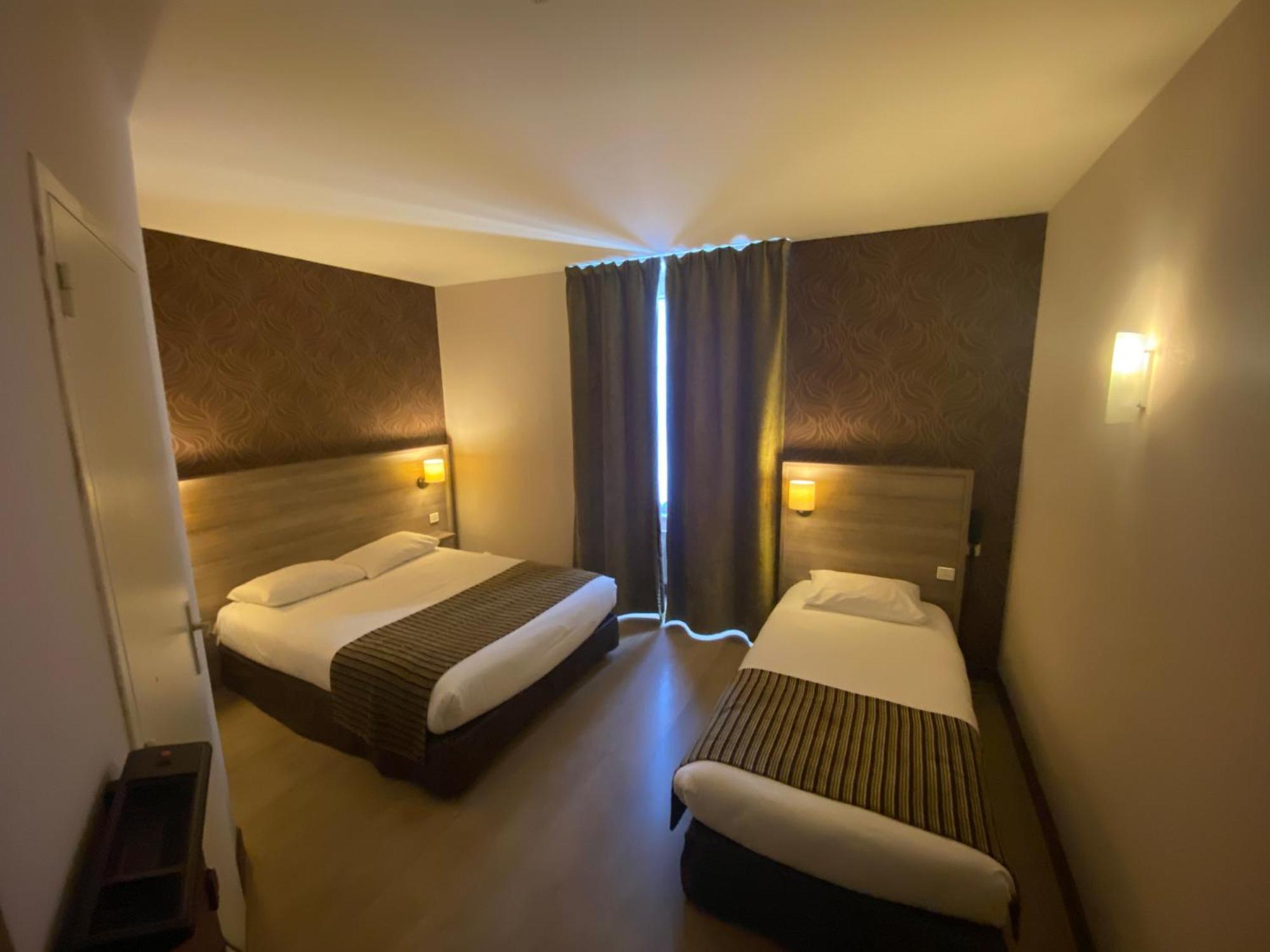 Logis Hotel Le Saint Georges Vivonne Ruang foto