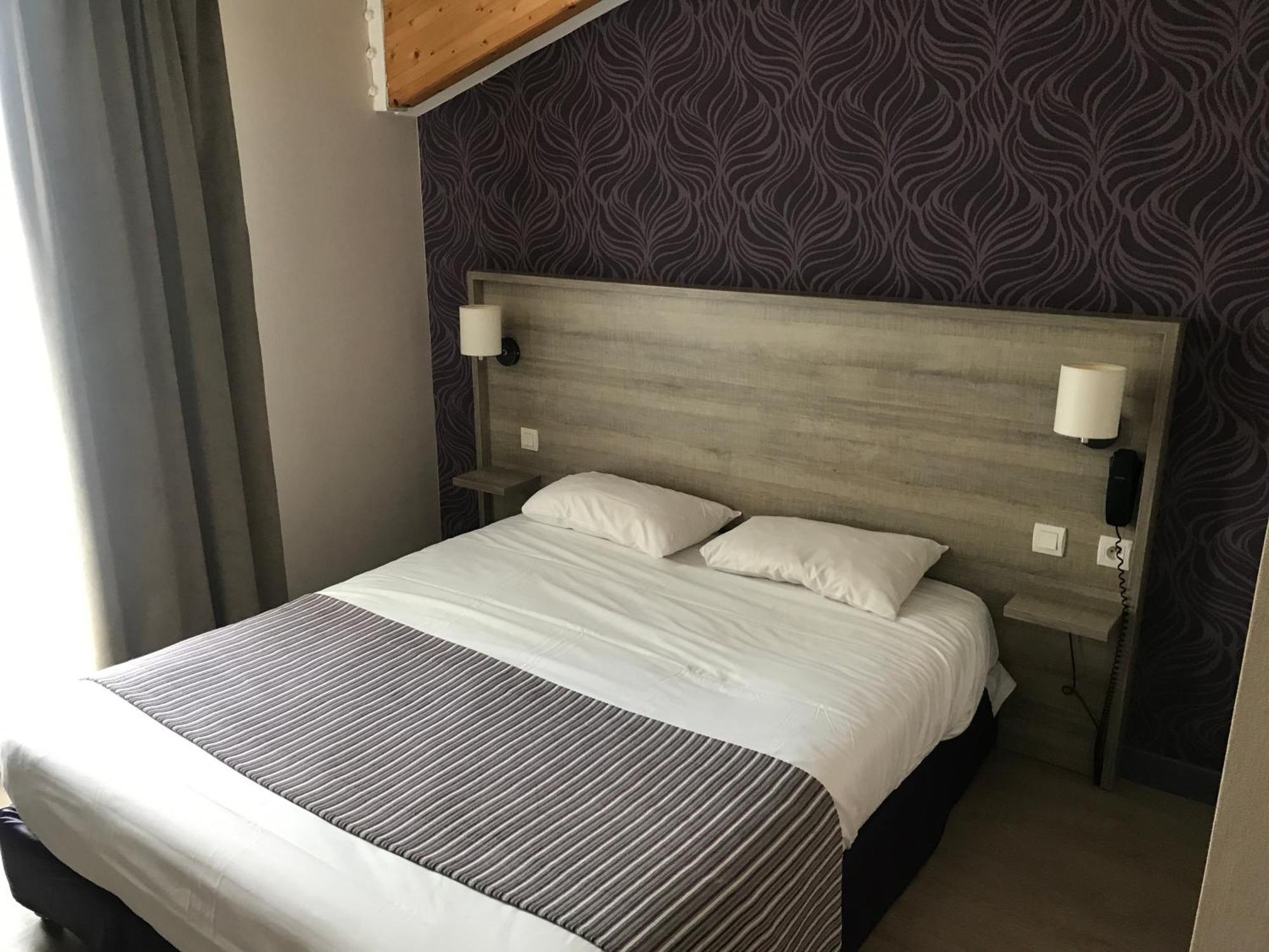 Logis Hotel Le Saint Georges Vivonne Bagian luar foto
