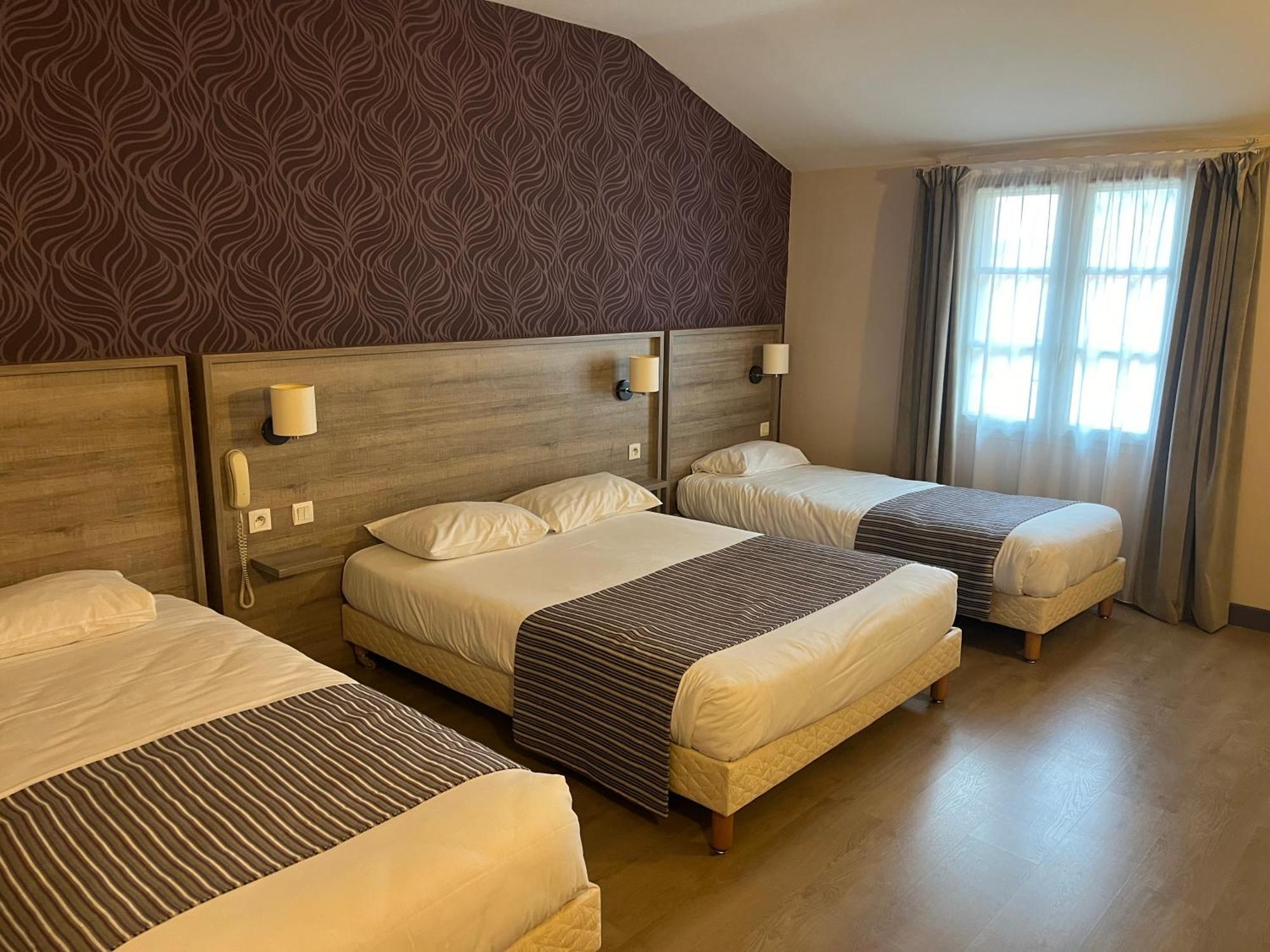 Logis Hotel Le Saint Georges Vivonne Bagian luar foto