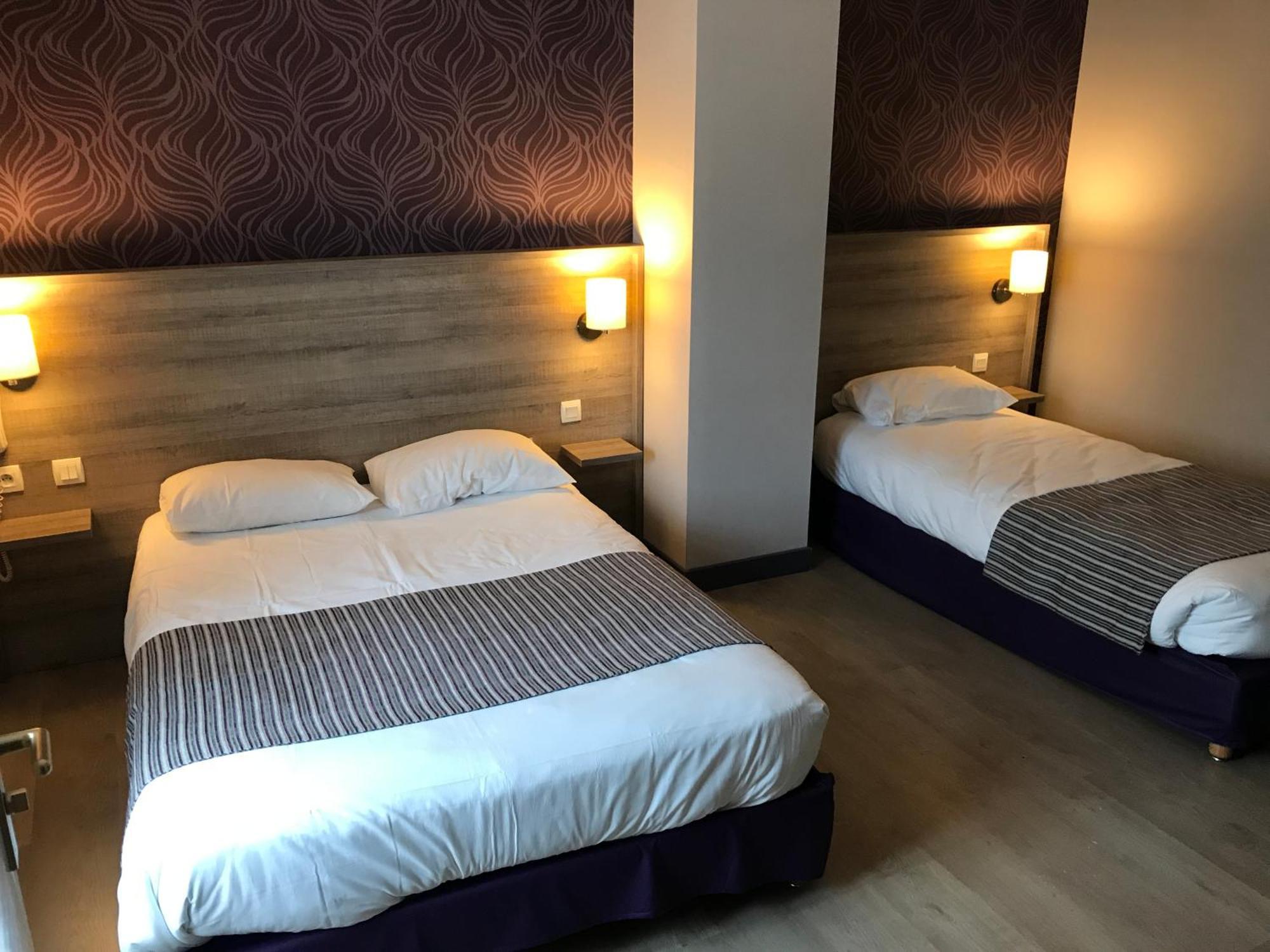 Logis Hotel Le Saint Georges Vivonne Bagian luar foto