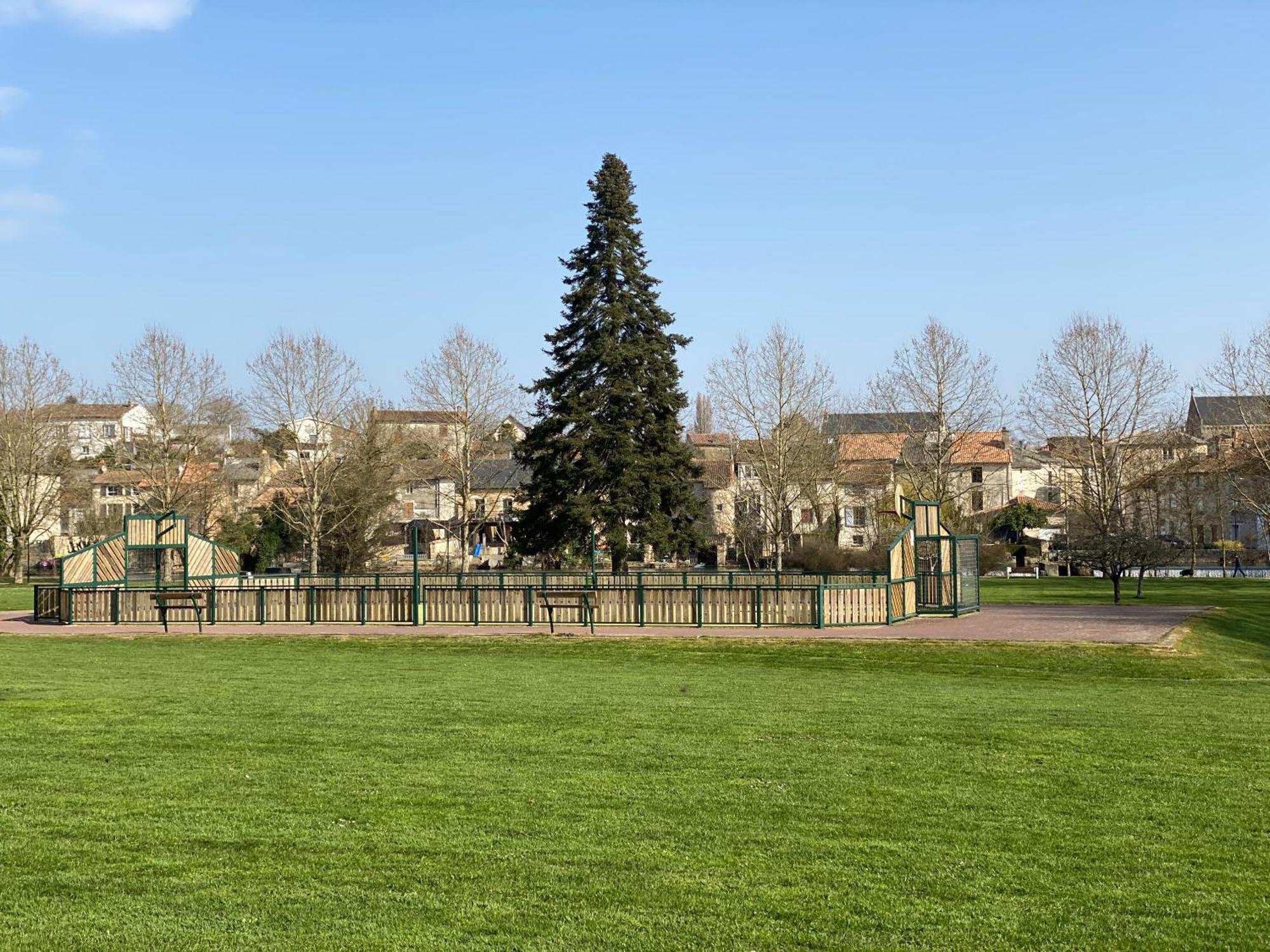 Logis Hotel Le Saint Georges Vivonne Bagian luar foto