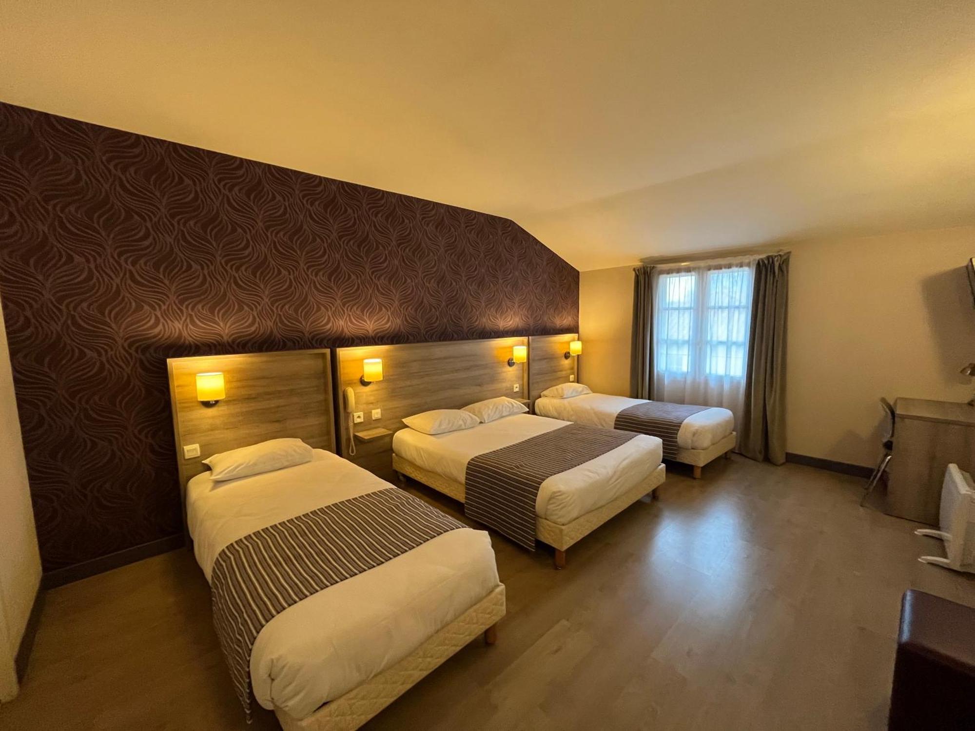 Logis Hotel Le Saint Georges Vivonne Bagian luar foto