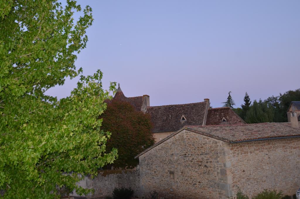 Logis Hotel Le Saint Georges Vivonne Bagian luar foto