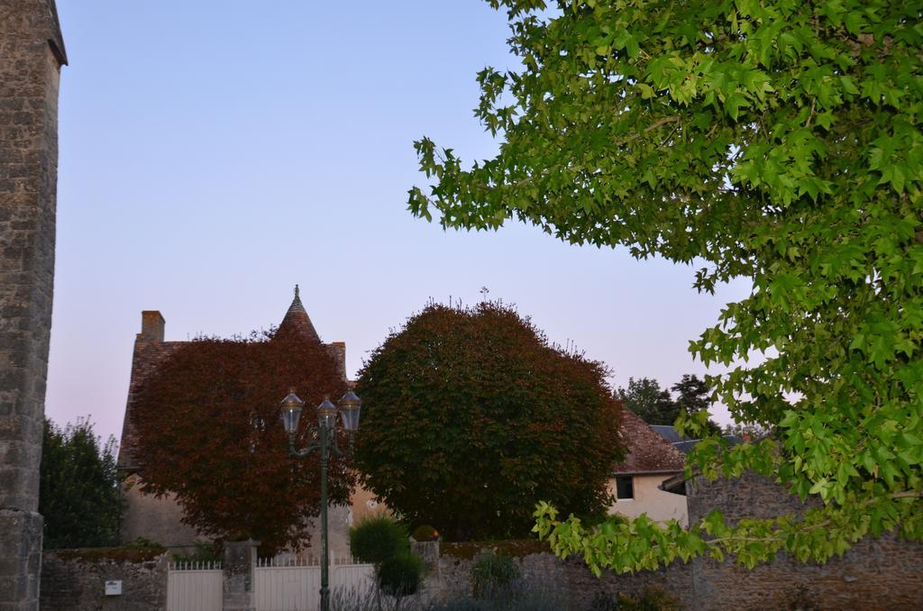 Logis Hotel Le Saint Georges Vivonne Bagian luar foto