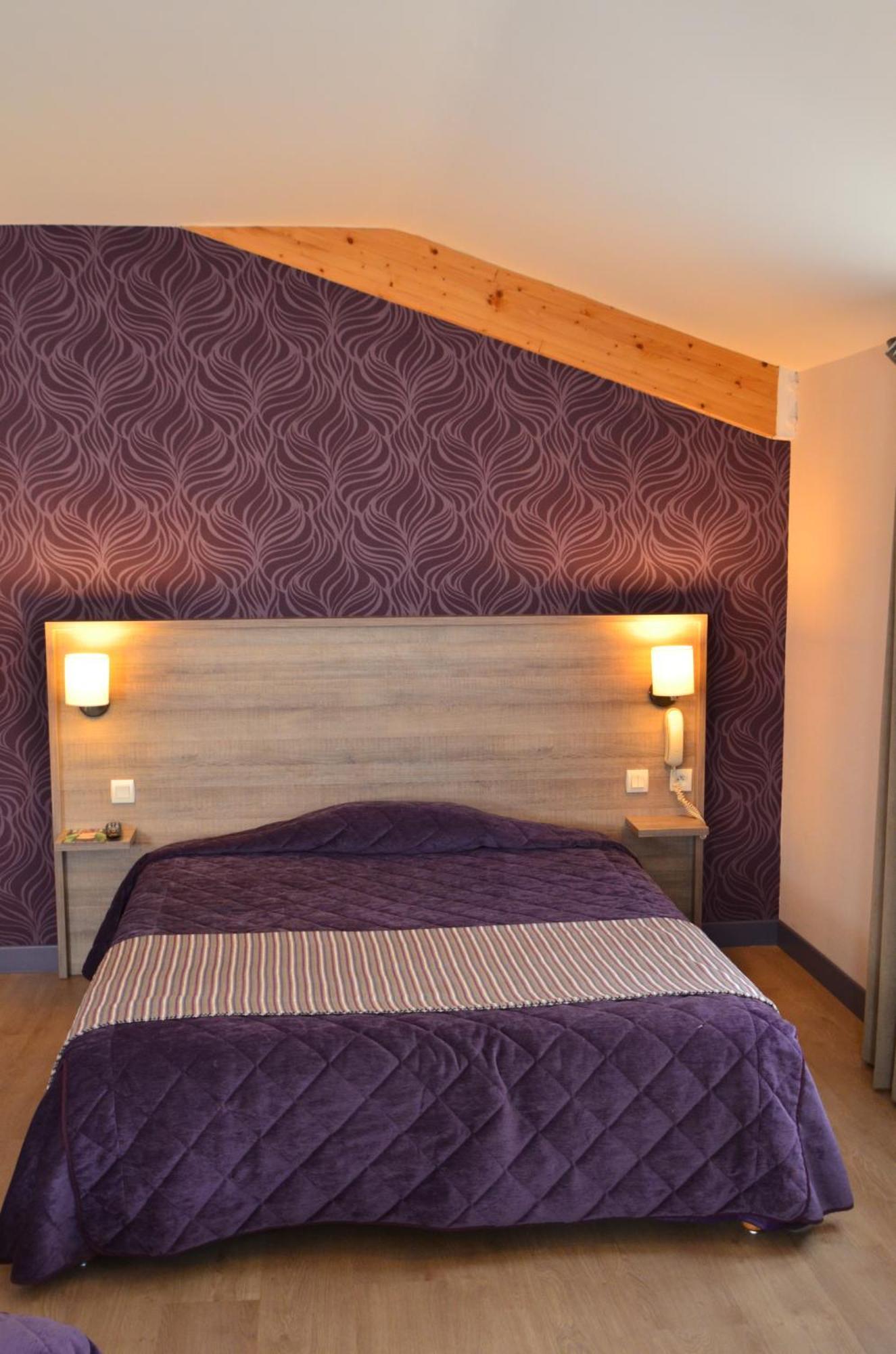 Logis Hotel Le Saint Georges Vivonne Bagian luar foto
