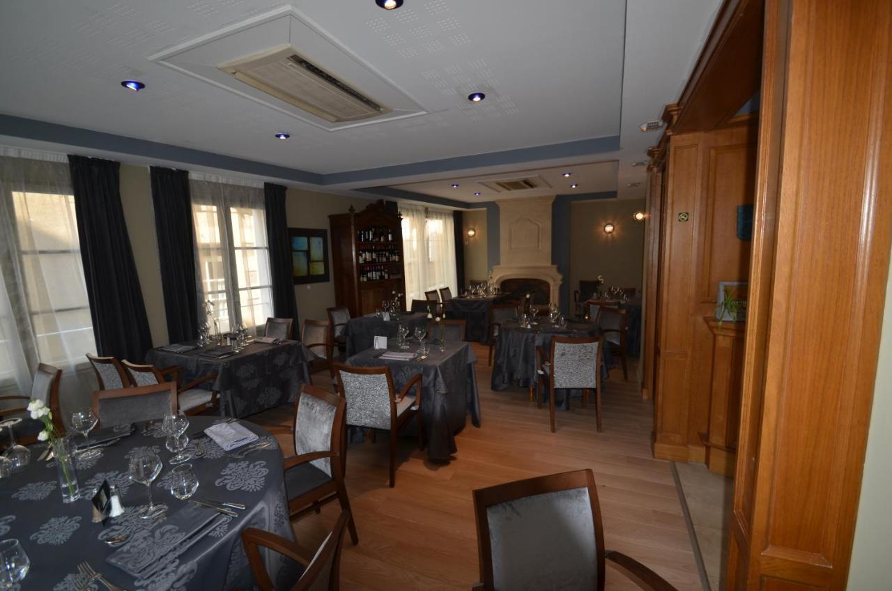 Logis Hotel Le Saint Georges Vivonne Bagian luar foto